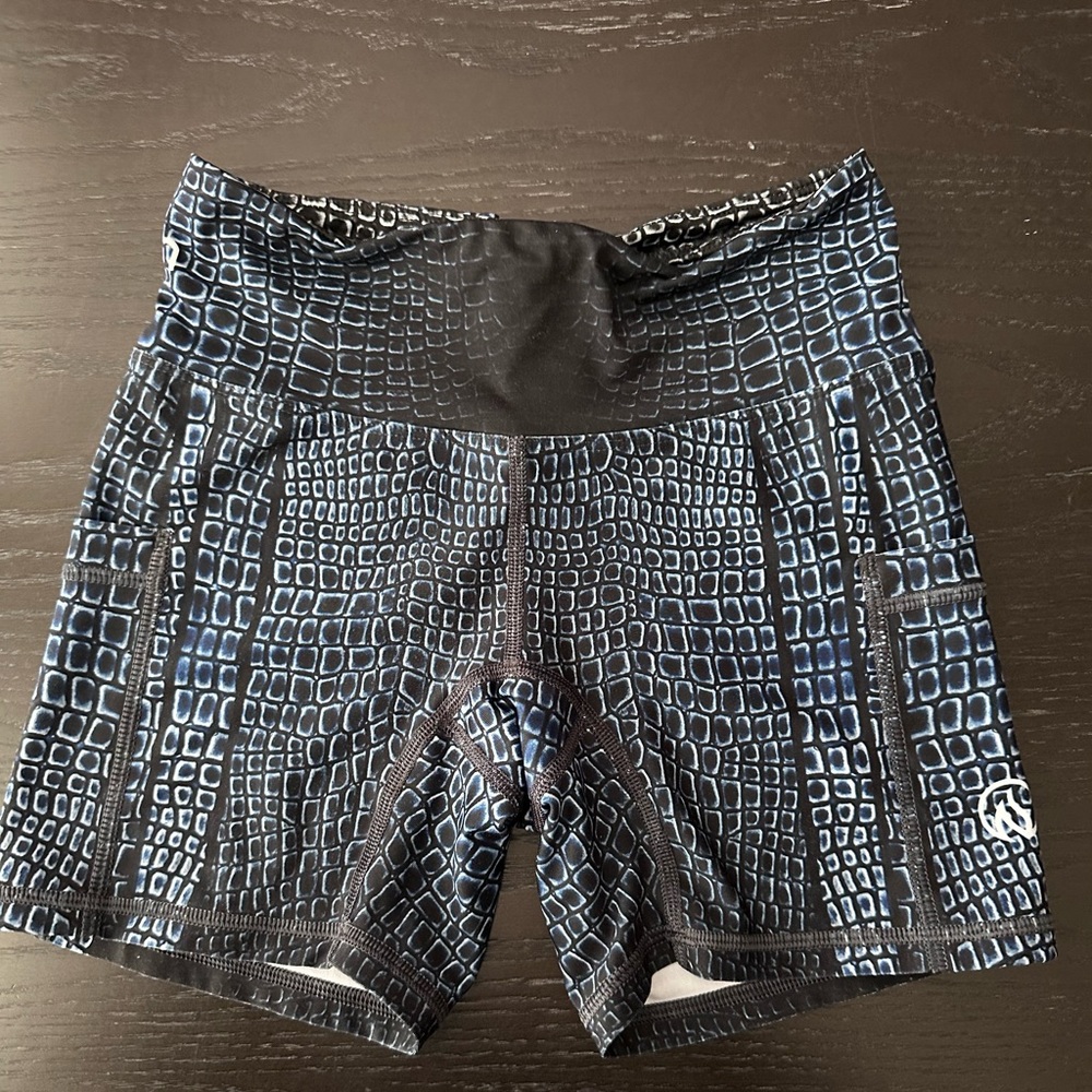 InknBurn blue Alli shorts, 4” inseam, Size 00, EUC, workout, running